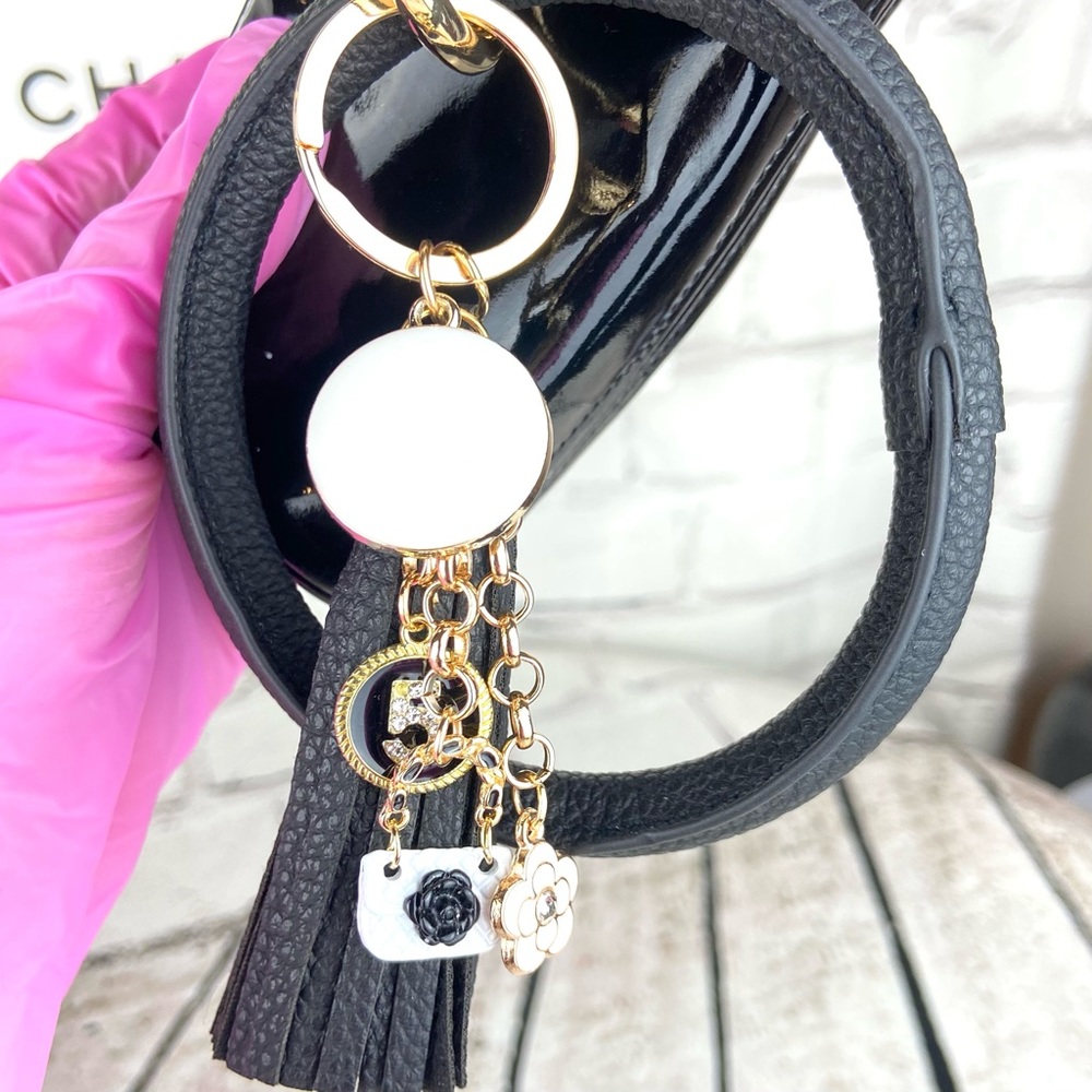 CHANEL card coin pouch wristlet keychain black patent leather with charms - Picture 5 of 10